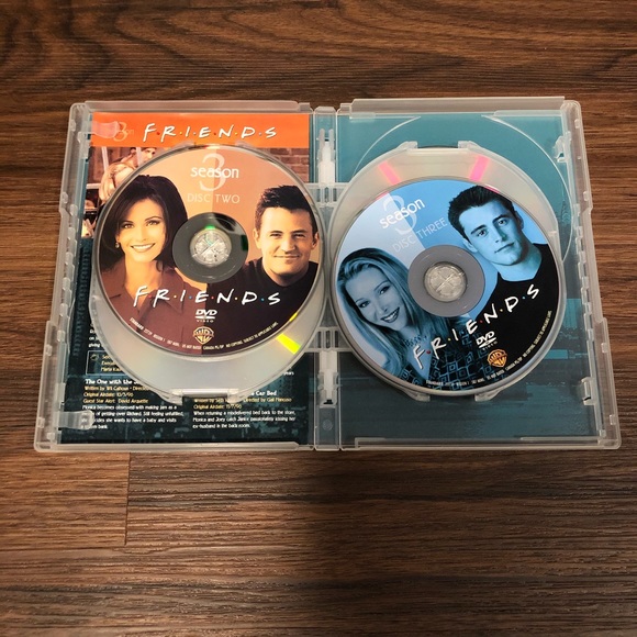 Friends Season 3 DVD Set - Picture 4 of 5
